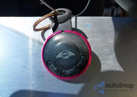 2010 Mini Cooper z USA, uszkodzony, nr VIN WMWMF3C53ATZ24647